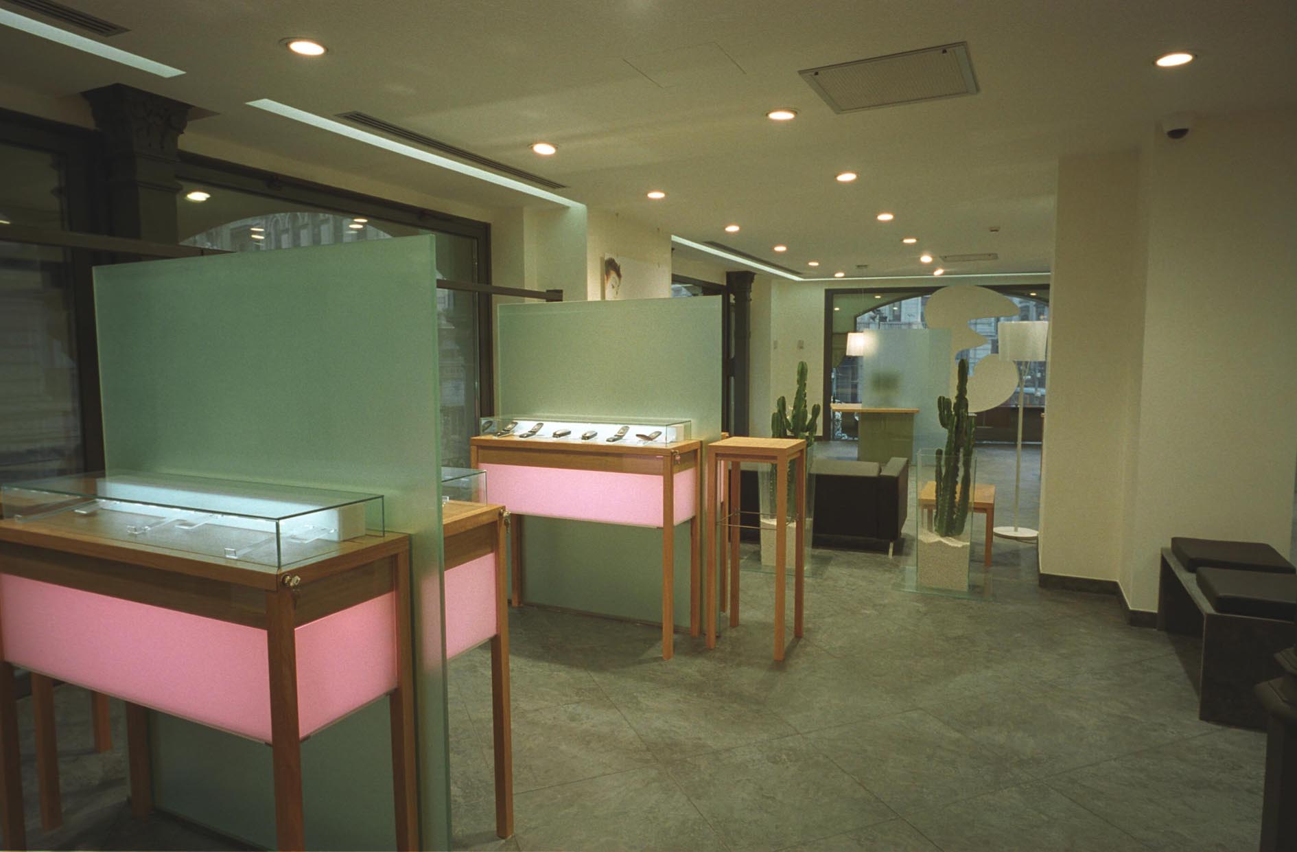 Hutchison Whampoa Limited Media Center > Press Releases